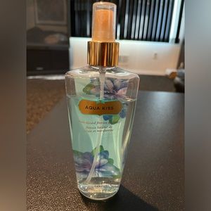 Victoria's Secret Aqua Kiss Fragrance Mist 8.4 oz.